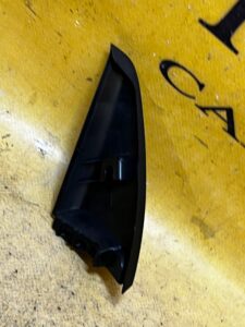 TRÓJKĄT DRZWI PRAWY PRZÓD MERCEDES A KLASA W177