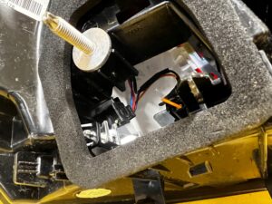 PRAWA TYLNA LAMPA W BŁOTNIK PEUGEOT 3008 II P84