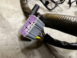 WIĄZKA INSTALACJA OKABLOWANIE KOMORY SILNIKA FORD MUSTANG VI USA 3.7