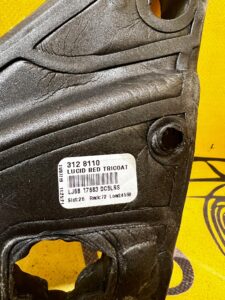 TRÓJKĄT WYGŁUSZENIE LUSTERKA LEWEGO FORD KUGA MK3 ESCAPE MK4 1.5 EB