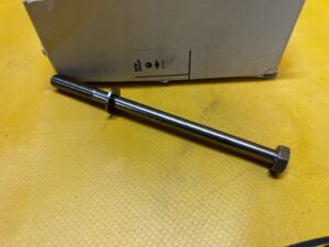 4 X ŚRUBA SZEŚCIOKĄTNA Z PODKŁADKĄ M8X130 ZNNIV SI BMW NOWA OEM