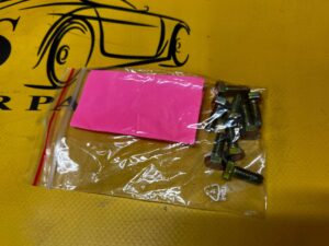8 X ŚRUBA MOCUJĄCA POKRYWY SILNIKA M6X16 BMW 5 E12 114 E3 E9 E21 NOWA OEM