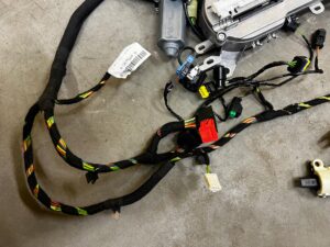 KOMPLET MECHANIZM KLAPY ELEKTRYCZNEJ BAGAŻNIKA PEUGEOT 508 I LIFT KOMBI SW