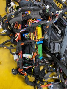 WIĄZKA INSTALACJA BEZPIECZNIKI KABINY INFINITI Q30