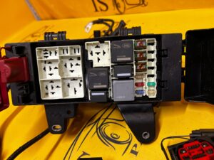 PUSZKA SKRZYNKA BEZPIECZNIKÓW WIĄZKA RANGE ROVER VELAR L560 2.0i BENZYNA