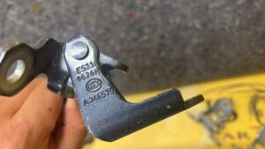 ZAWIAS DRZWI LEWY GÓRNY RENAULT MEGANE IV