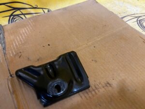 WSPORNIK MOCOWANIE SZYBERDACHU LEWY PORSCHE CAYENNE II 7P5 LIFT 92A