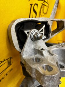 ŁAPA PODUSZKA SILNIKA LR RANGE ROVER EVOQUE II L551 2.0D