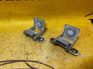 KOMPLET ZAWIASY KLAPY BAGAŻNIKA DACIA SANDERO STEPWAY III 2023R