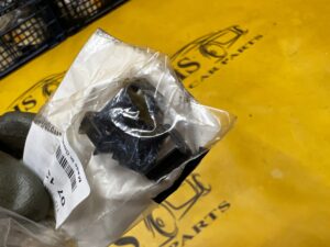 4 X SPINKA ZACZEP LISTWY BŁOTNIKA PRZÓD MINI R50 R52 R53 NOWA OEM