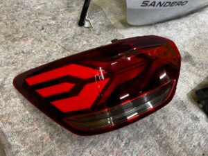 ZDERZAK 4PDC KLAPA LAMPY BELKA TYŁ DACIA SANDERO III STEPWAY 2024R LIFT 369