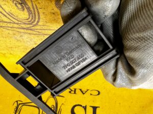 UCHWYT MOCOWANIE CZUJNIKA MODUŁU CIŚNIENIA OPON PORSCHE CAYENNE II 7P5