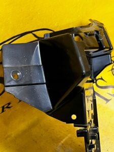 ŚLIZG MOCOWANIE ZDERZAKA TYLNEGO PRAWY LAND ROVER DISCOVERY SPORT L550