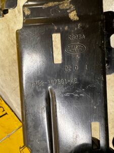 WSPORNIK BLACHA MOCOWANIE UCHWYT LEWY LAND ROVER DISCOVERY 5 V L462