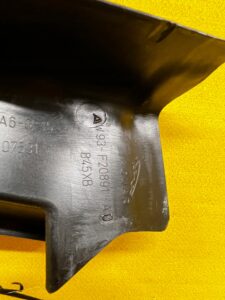 RAMKA OSŁONA DRZWI LEWY PRZÓD JAGUAR XJ X351