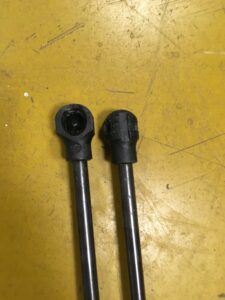 TELESKOP SIŁOWNIK MASKI DACIA SANDERO II LOGAN