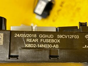 SKRZYNKA BEZPIECZNIKÓW LR RANGE ROVER EVOQUE II L551