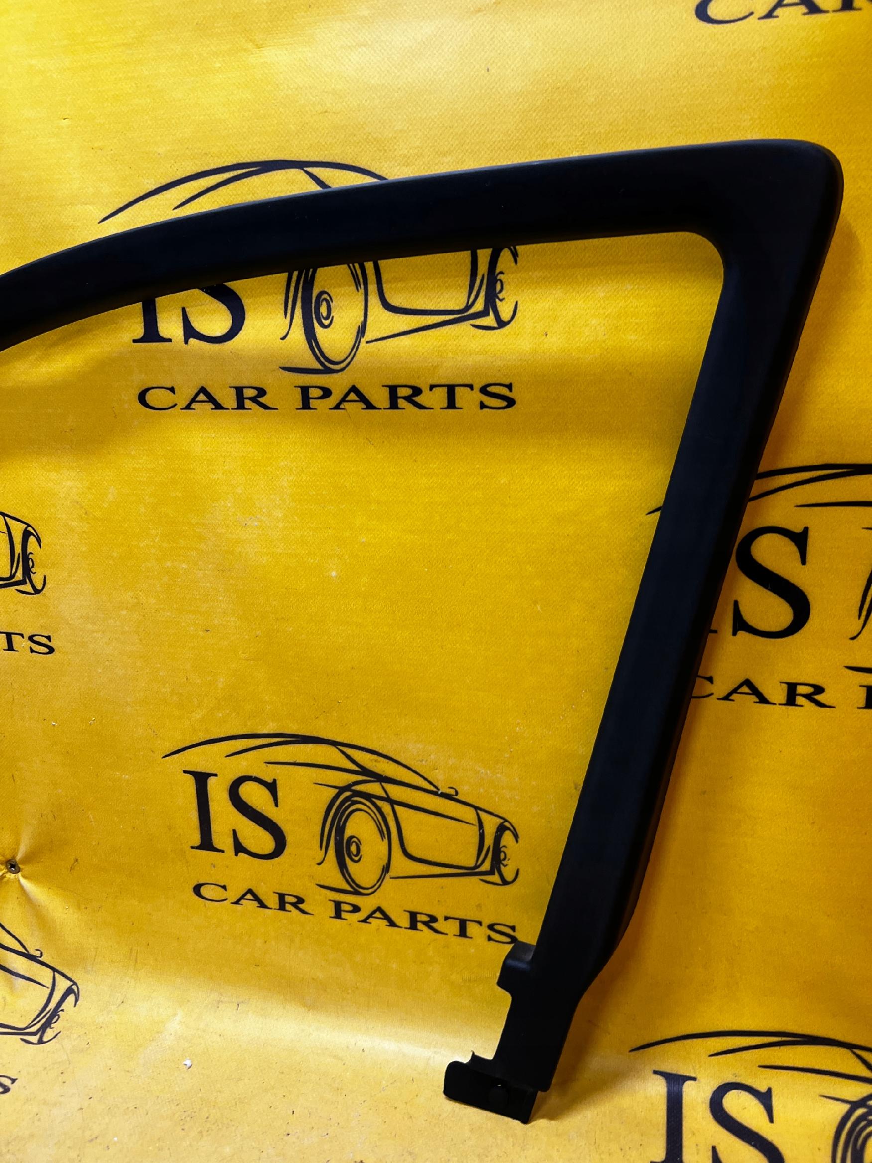 RAMKA DRZWI PRZÓD PRAWA JEEP GRAND CHEROKEE WK2