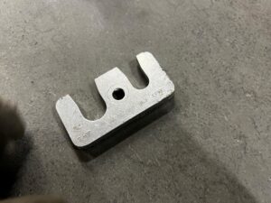 UCHWYT PRZEWODÓW WĘŻY WODY CHŁODZENIA AUDI A8 D4 4.0 TFSI