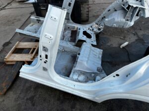 ĆWIARTKA DŁUGA BŁOTNIK POSZYCIE SŁUPEK PRÓG LEWY TYŁ DACIA SANDERO III 3