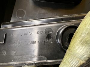 LISTWA POSZYCIE OSŁONA SŁUPKA ŚRODKOWEGO B PRAWA PRAWY DACIA JOGGER