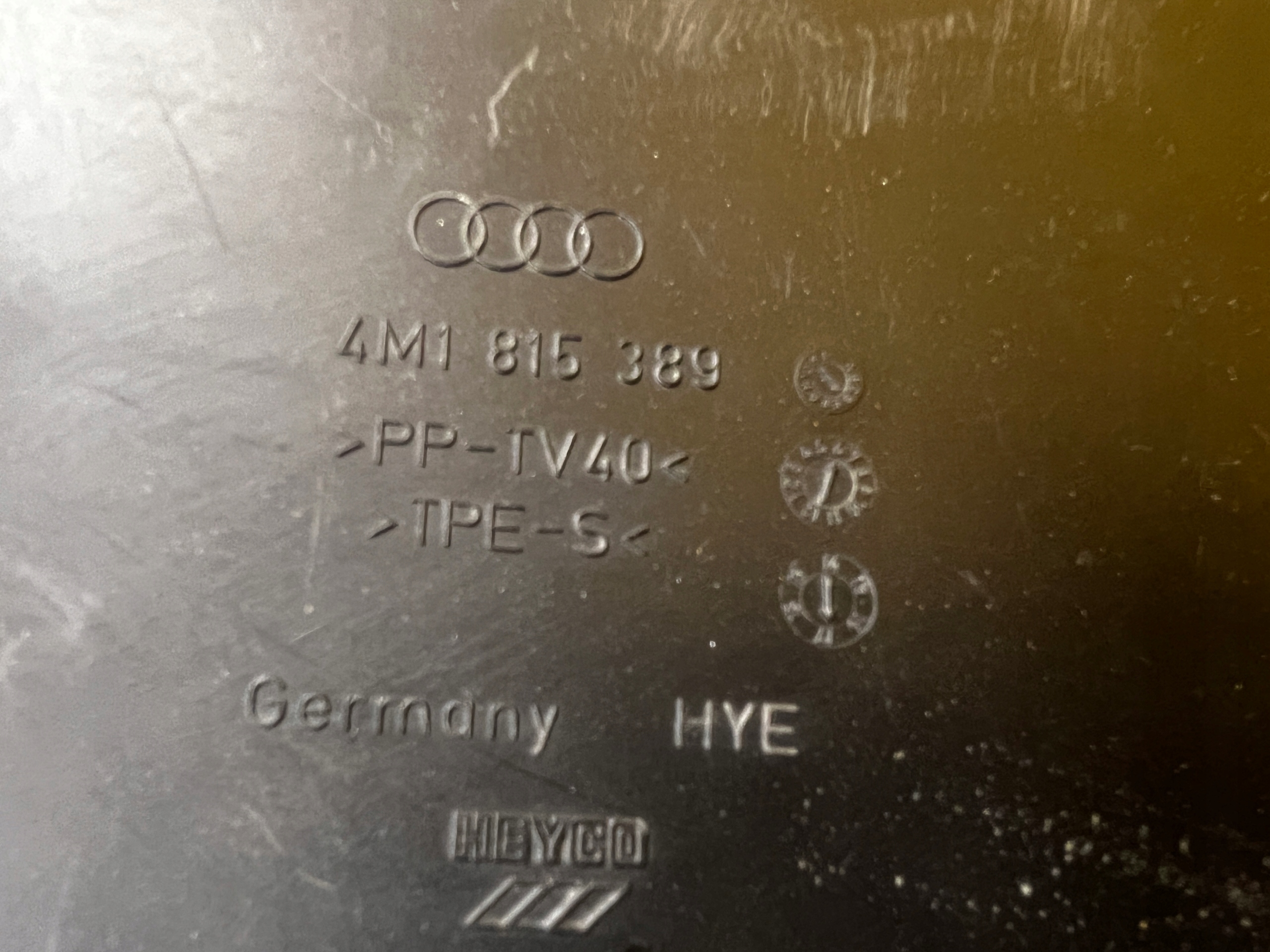 NAKŁADKA OSŁONA PODSZYBIA AUDI SQ7 Q7 4M0