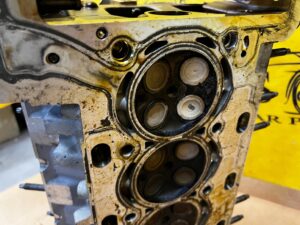 GŁOWICA KOMPLETNA CITROEN PEUGEOT 1.6 THP MINI 1.6i 5G01 10FJCC