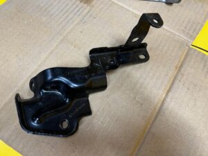 UCHWYT WSPORNIK ZAWORU WODY RENAULT DACIA MERCEDES NISSAN 1.3 TCE