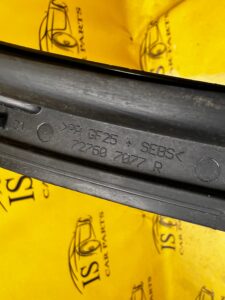 LISTWA SZYBY CZOŁOWEJ PRZEDNIEJ PRAWA RENAULT ZOE I Z.E.