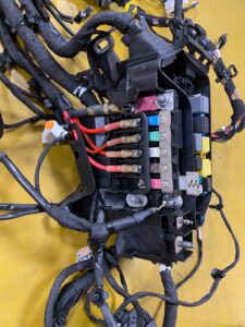 WIĄZKA INSTALACJA BEZPIECZNIKI INFINITI Q30 2.2 D