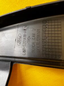 LISTWA SZYBY DRZWI PRAWY PRZÓD KUGA MK3 ESCAPE MK4