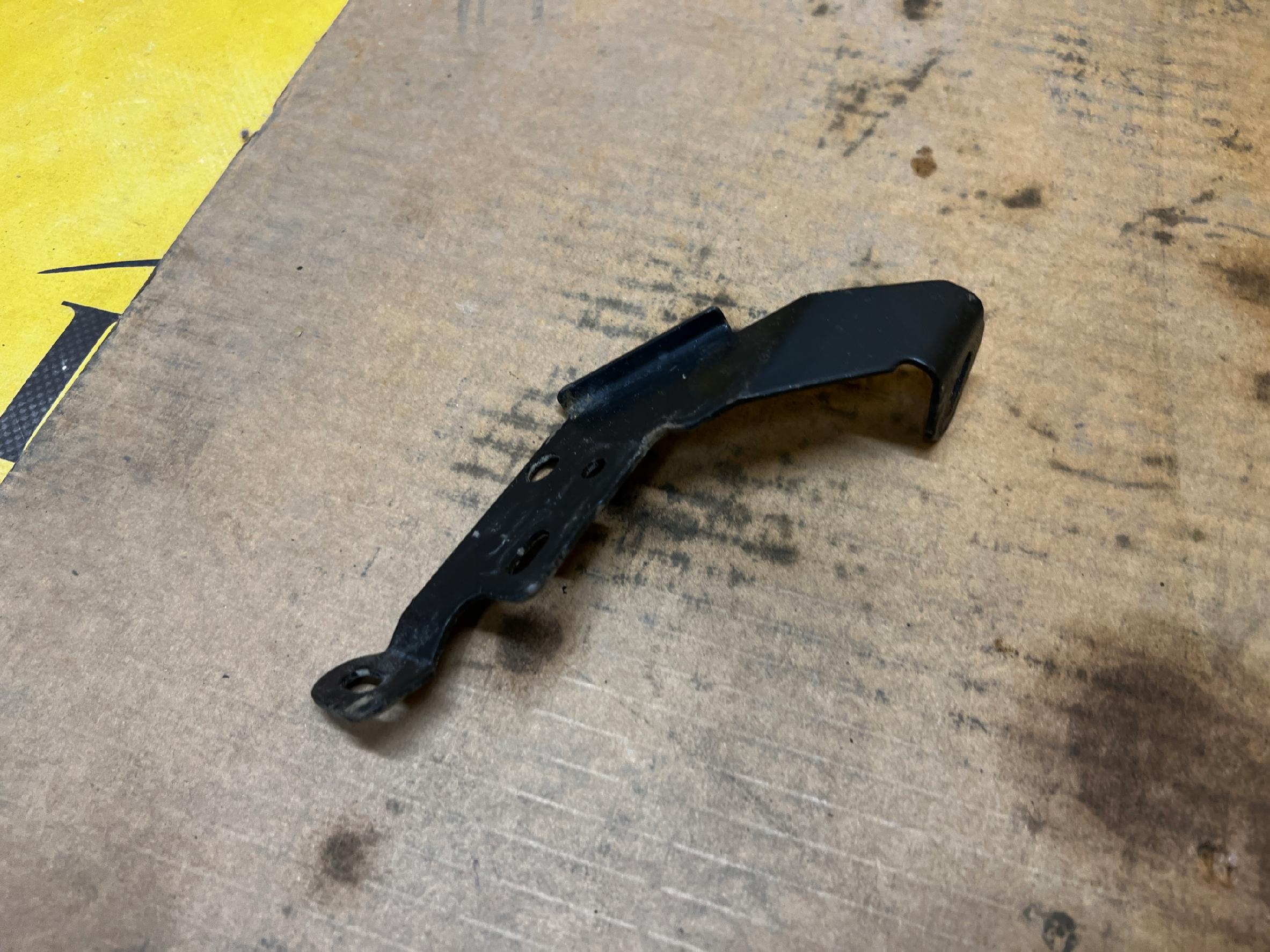 UCHWYT WSPORNIK MOCOWANIE SILNIKA DACIA DOKKER 1.5 BLUE DCI