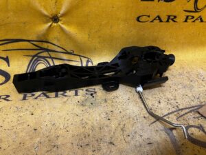 WSPORNIK KLAMKI DRZWI TYŁ TYLNYCH PRAWY PRAWYCH DACIA SANDERO 3 III