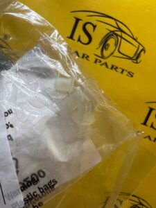 4 X MOCOWANIE EMBLEMATU TYŁ BMW 7 E23 6 E24 5 E28 3 E30 Z1 NOWE OEM