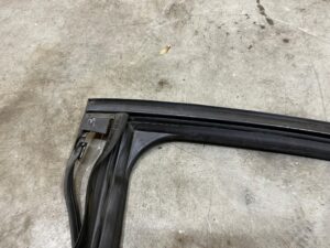 LISTWA USZCZELKA DRZWI TYL LEWY LEWA RENAULT MEGANE IV HB