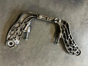 MOCOWANIE WSPORNIK DYFERENCJAŁU MERCEDES GLA X156