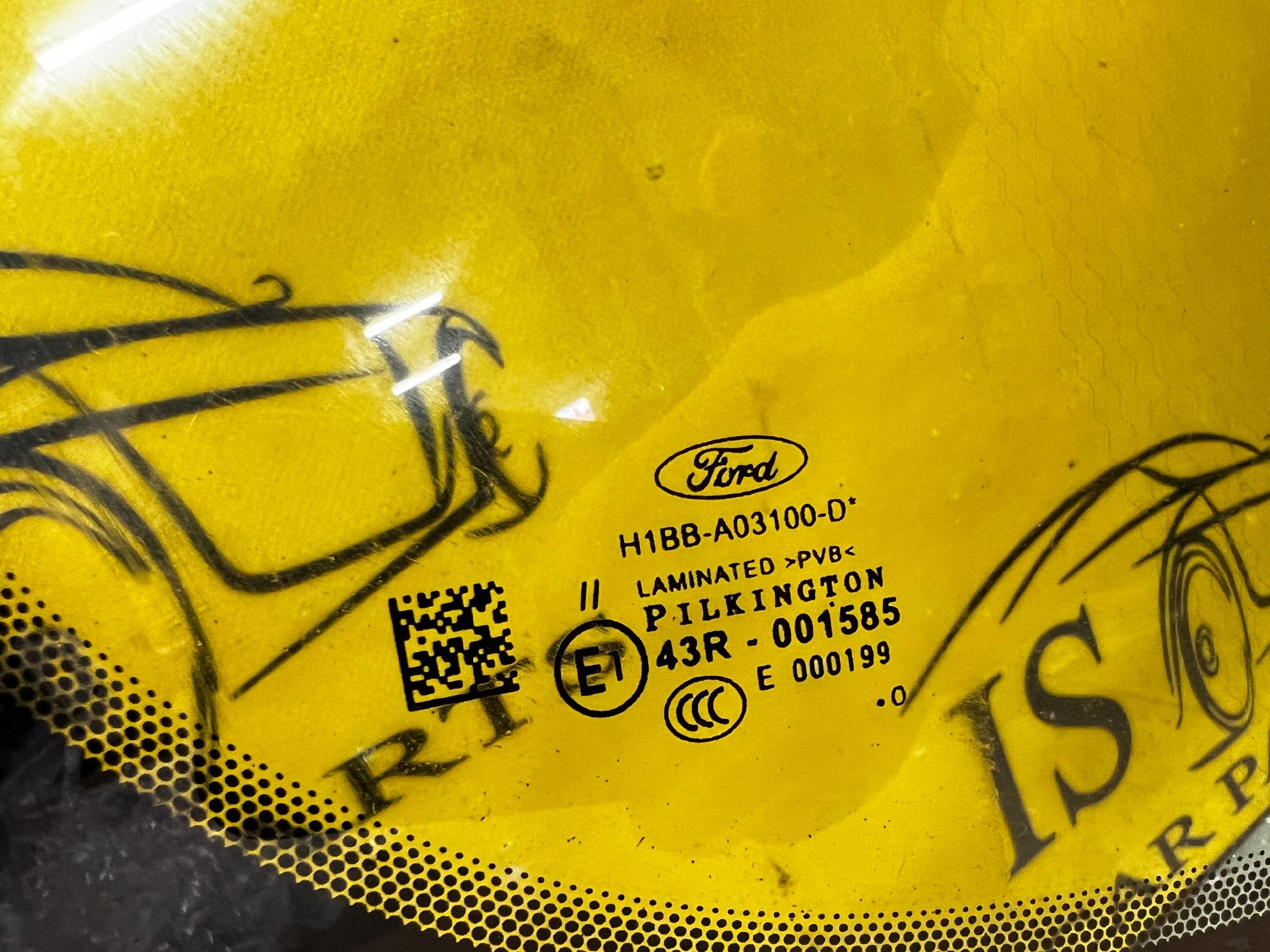 SZYBA CZOŁOWA GRZANA SENSOR FORD FIESTA MK8 20R