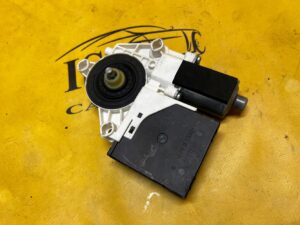 SILNICZEK SILNIK SZYBY PRZÓD PRAWY AUDI TT 8J