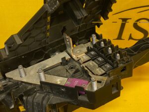 SKRZYNKA BEZPIECZNIKÓW PLUS MERCEDES W257