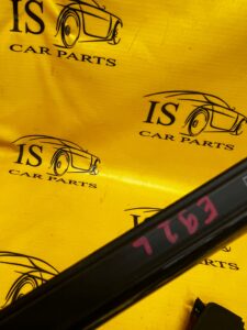 LISTWA ZGARNIAJĄCA SZYBY DRZWI PRZÓD LEWY LEWA BMW 3 E92 COUPE E93 CABRIO