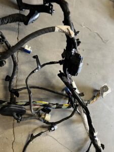 OKABLOWANIE WIĄZKA KOMORY SILNIKA FORD ESCAPE MK4 1.5 EB