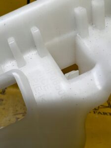 UCHWYT MOCOWANIE KURTYNY PRZÓD PRAWY DACIA SANDERO III 2023R