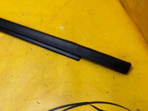 LISTWA DRZWI PRZÓD LEWY LEWA DACIA SANDERO III