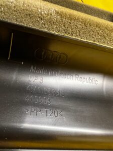 ROZDZIELACZ TUNEL KANAŁ POWIETRZA AUDI Q7 4M0