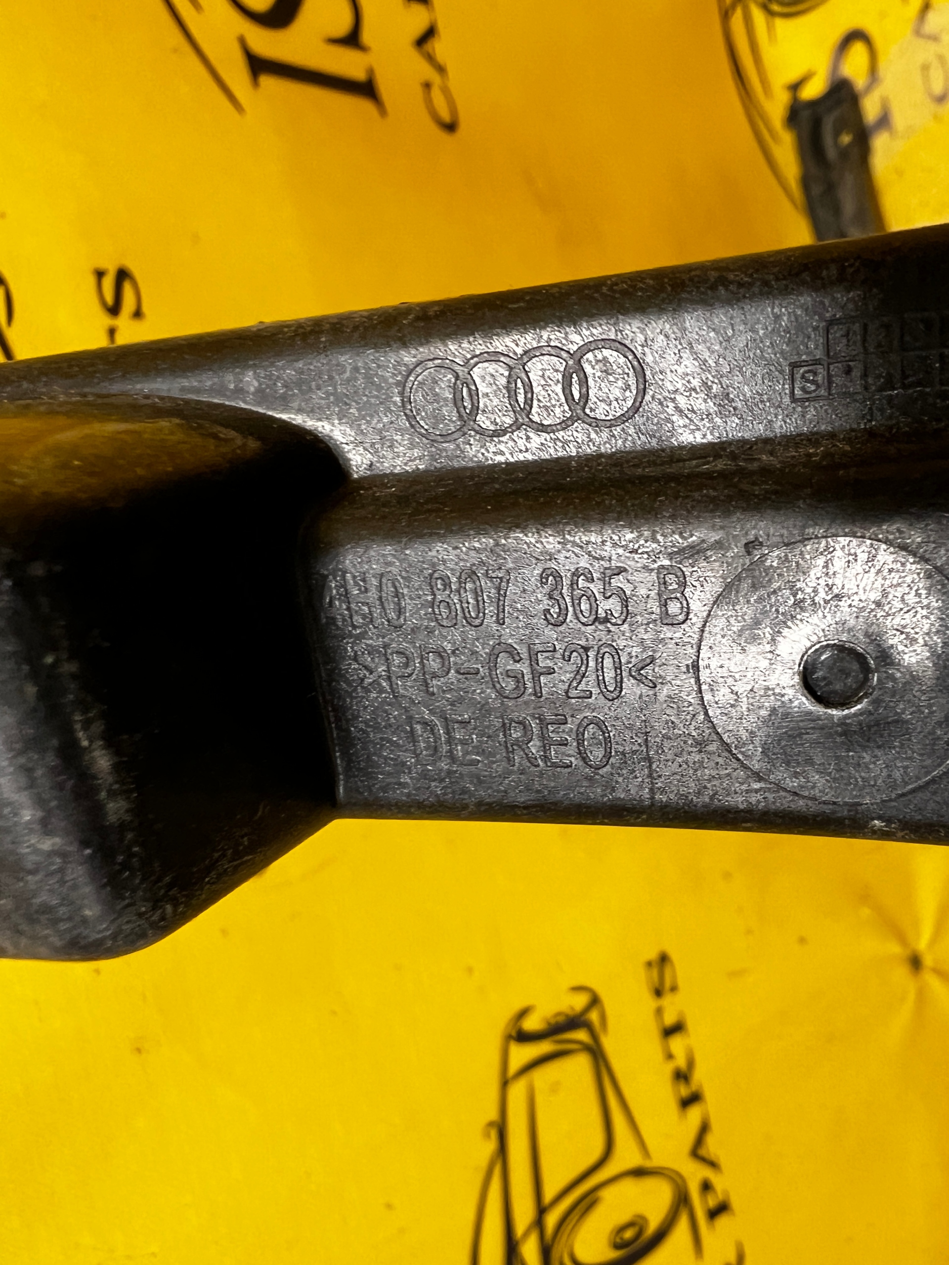 ŚLIZG UCHWYT MOCOWANIE ZDERZAKA LEWY TYŁ AUDI A8 D4