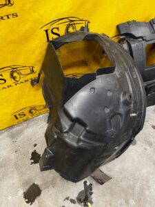 NADKOLE WNĘKA PRAWY PRZÓD BMW E92 M3 8043214