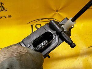 DOCIĄG ZAMEK SIŁOWNIK KLAPY BAGAŻNIK RR VOGUE L405