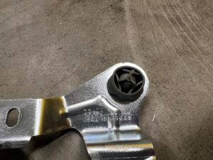 WSPORNIK MOCOWANIE BLACHA RANGE ROVER VELAR L560