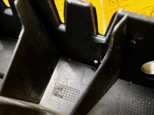 ŚLIZG MOCOWANIE ZDERZAKA TYŁ LEWY RANGE ROVER VELAR L560