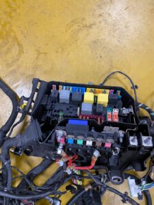 WIĄZKA INSTALACJA BEZPIECZNIKI INFINITI Q30